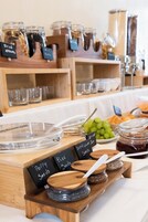 Café da manhã com buffet grátis todos os dias