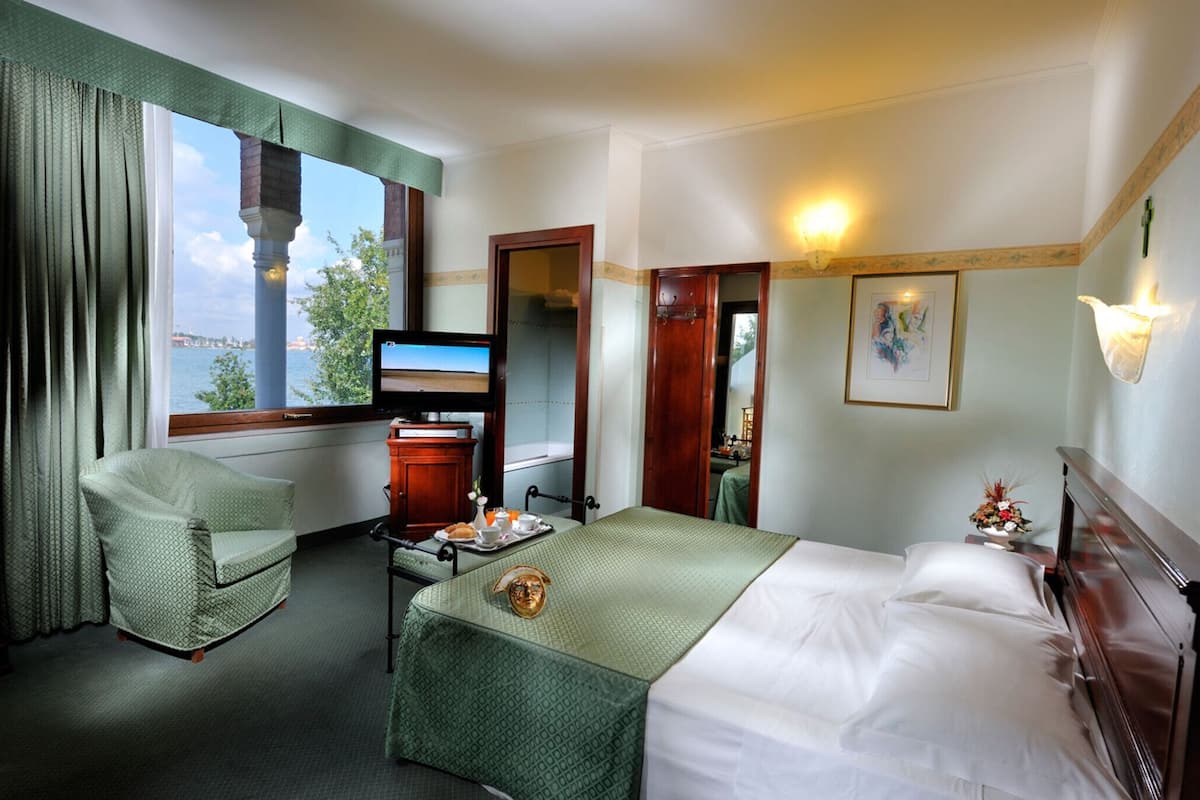 Minibar, in-room safe, desk, blackout drapes