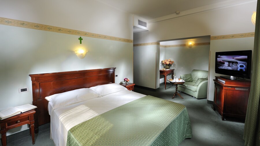 Russo Palace Hotel
