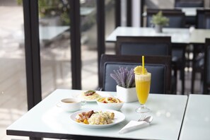 每日供應英式早餐 (每人 THB250)