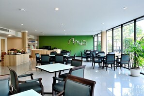 Breakfast, lunch and dinner served - Anya Nana @ Sukhumvit (Bangkok)