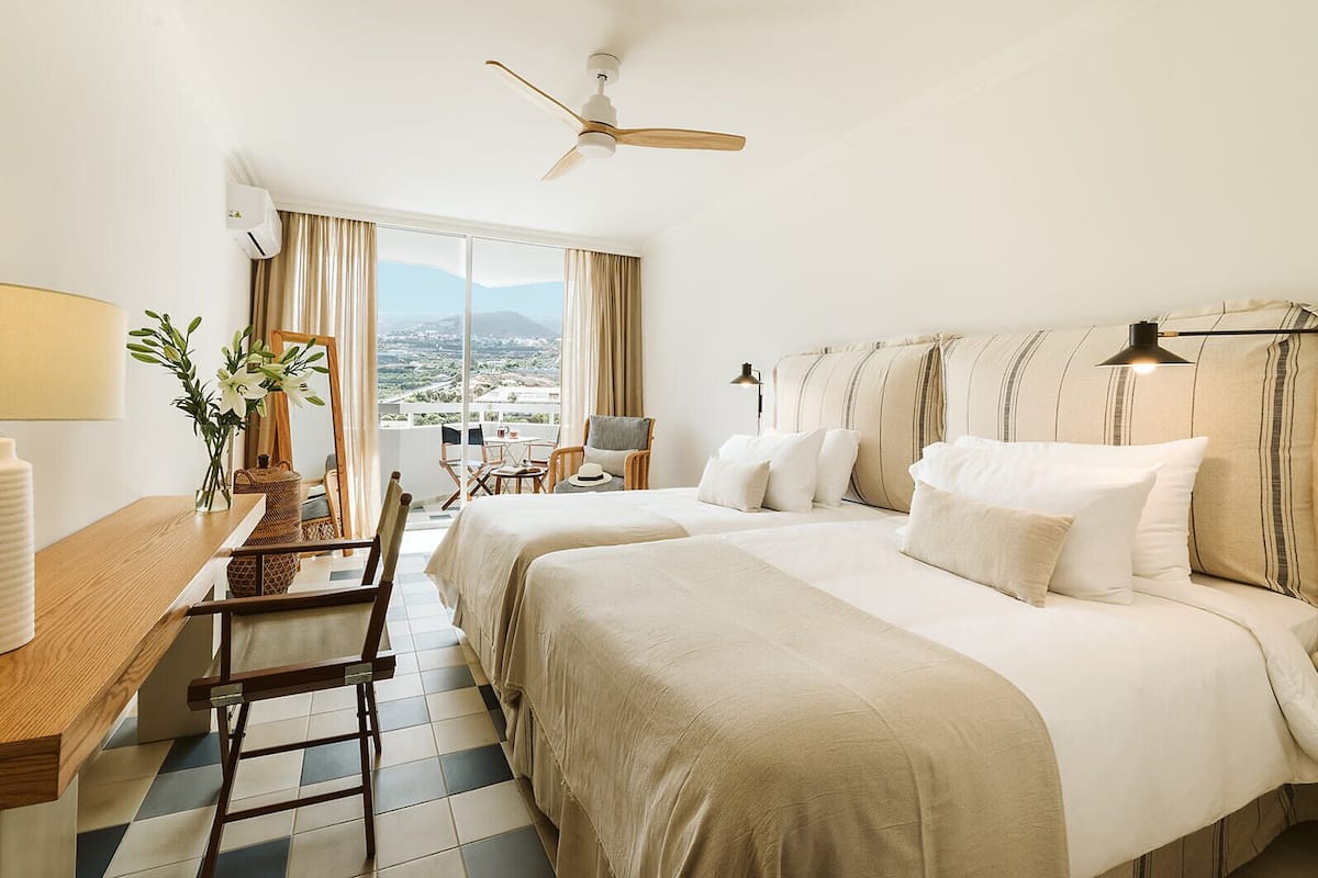 Twin Room, Mountain View