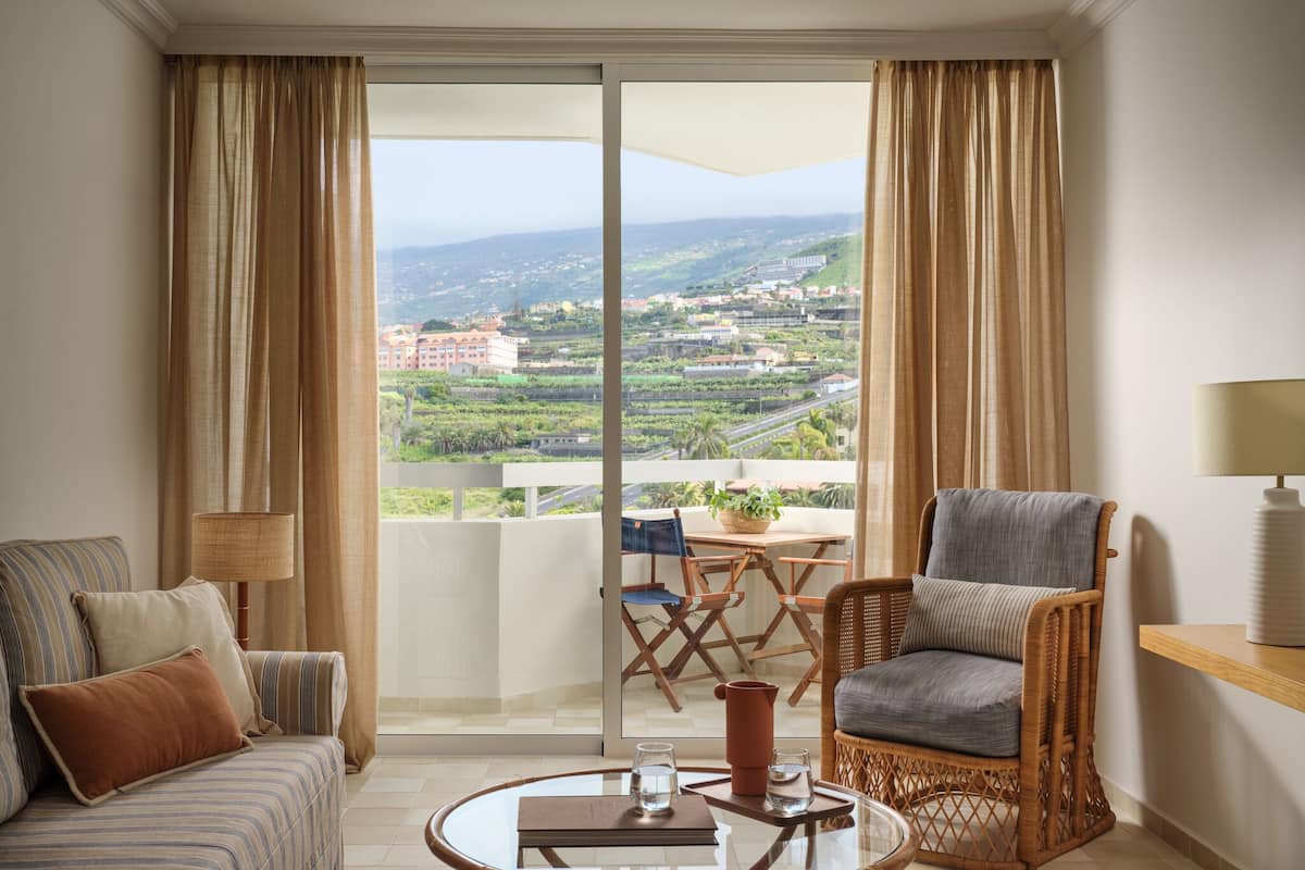 Suite | In-room safe, desk, blackout drapes, free cribs/infant beds