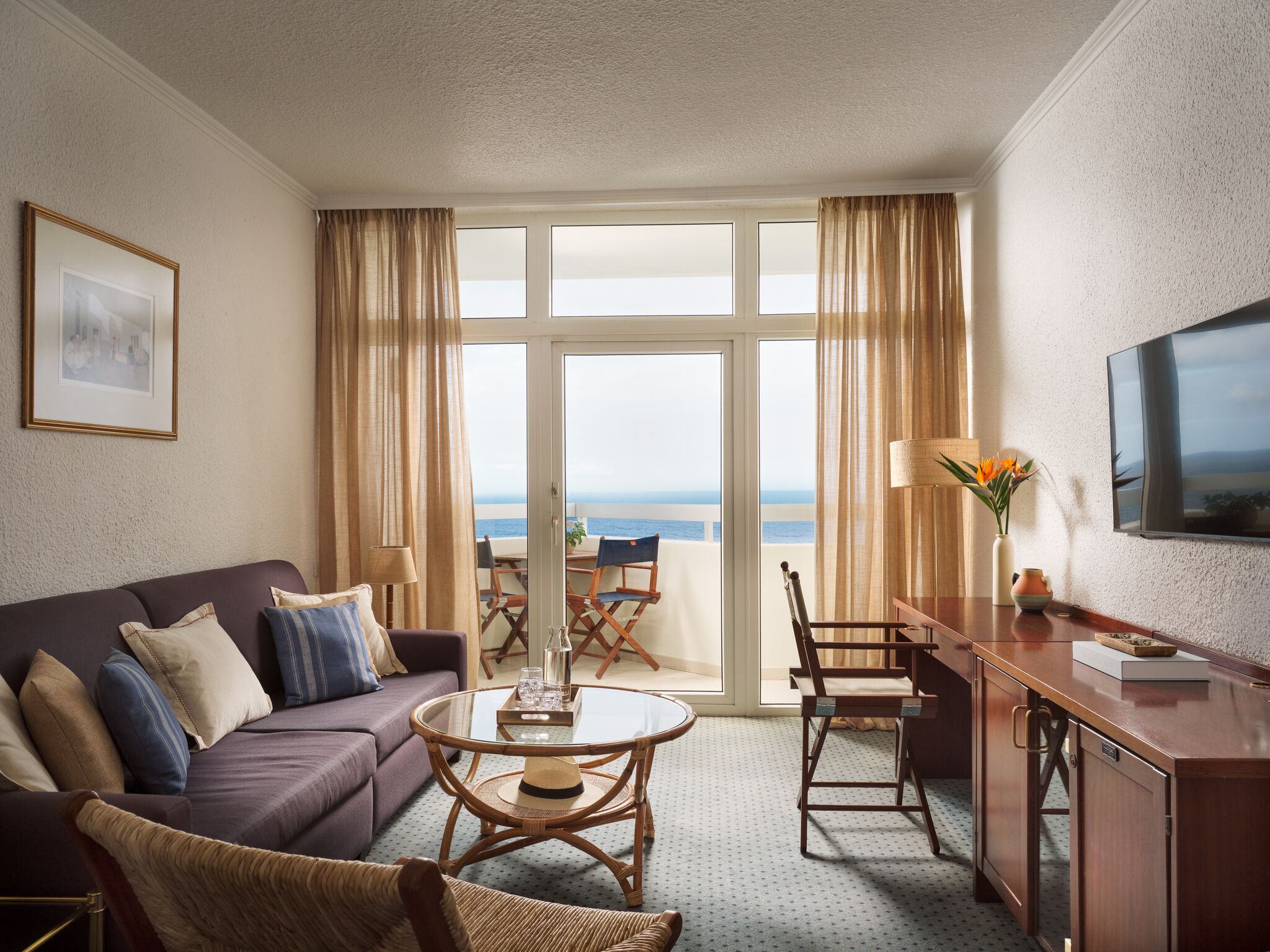 スイート シービュー | セーフティボックス (室内)、デスク、遮光カーテン、ベビーベッド (無料)