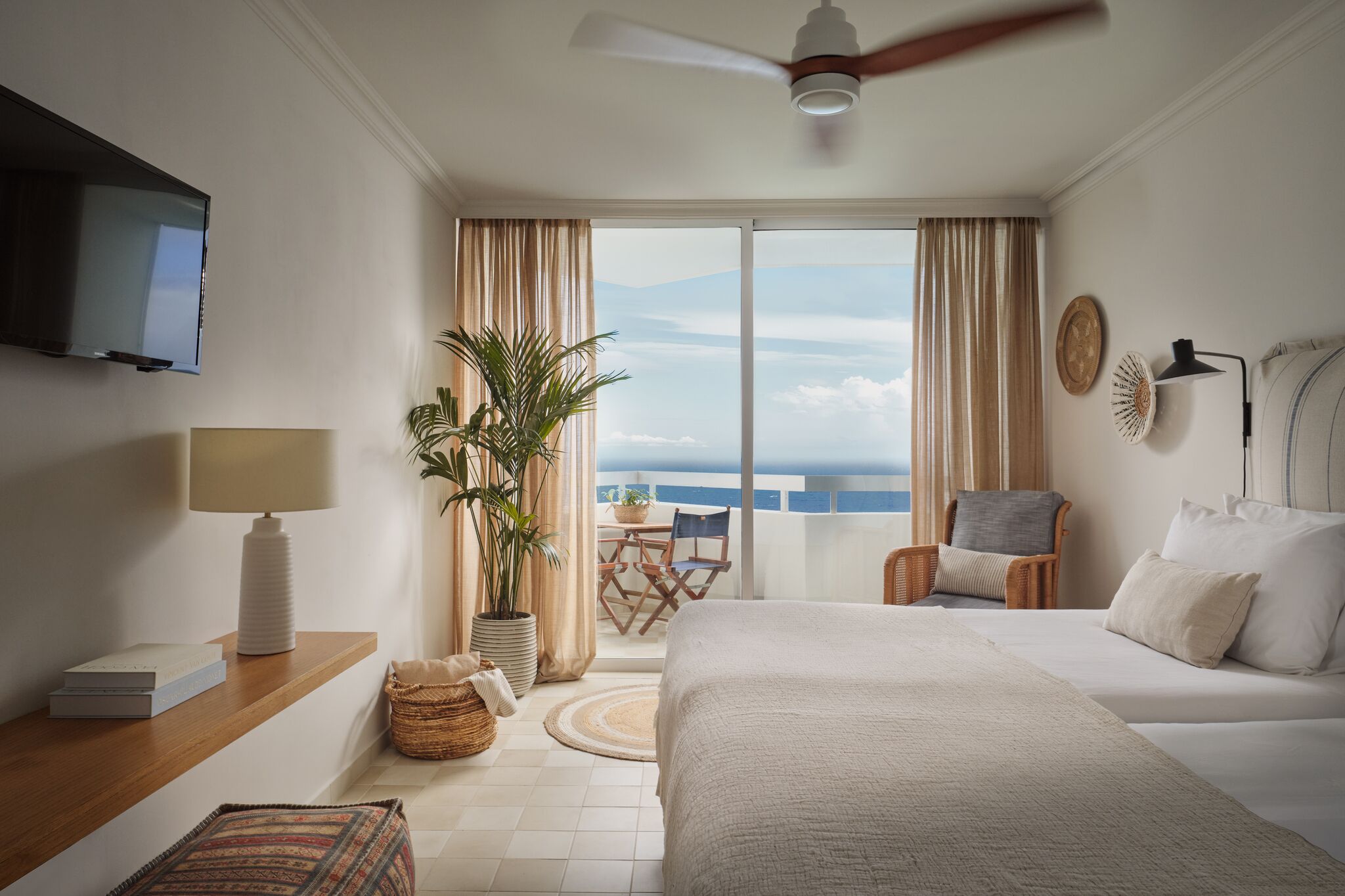 スタンダード ダブルルーム シービュー | セーフティボックス (室内)、デスク、遮光カーテン、ベビーベッド (無料)