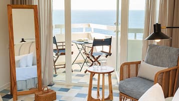 2 bedrooms, in-room safe, desk, blackout drapes