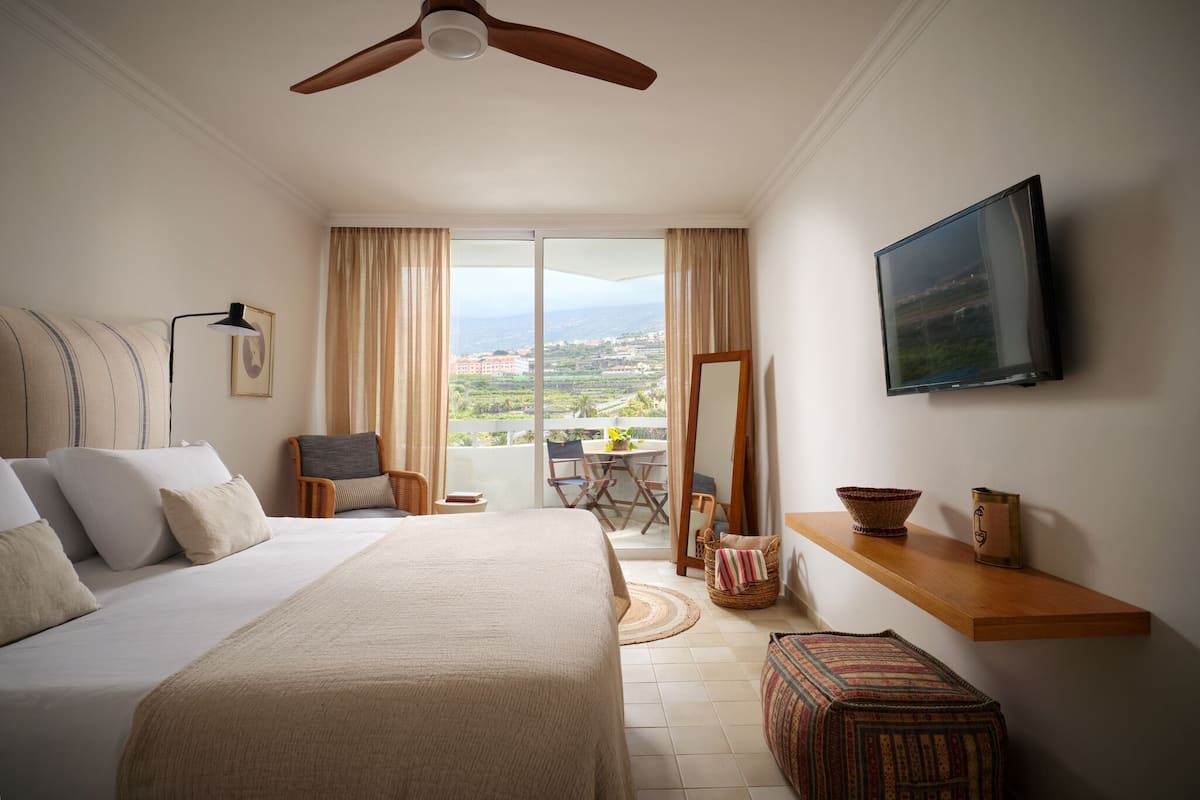 スタンダード ダブルルーム | セーフティボックス (室内)、デスク、遮光カーテン、ベビーベッド (無料)