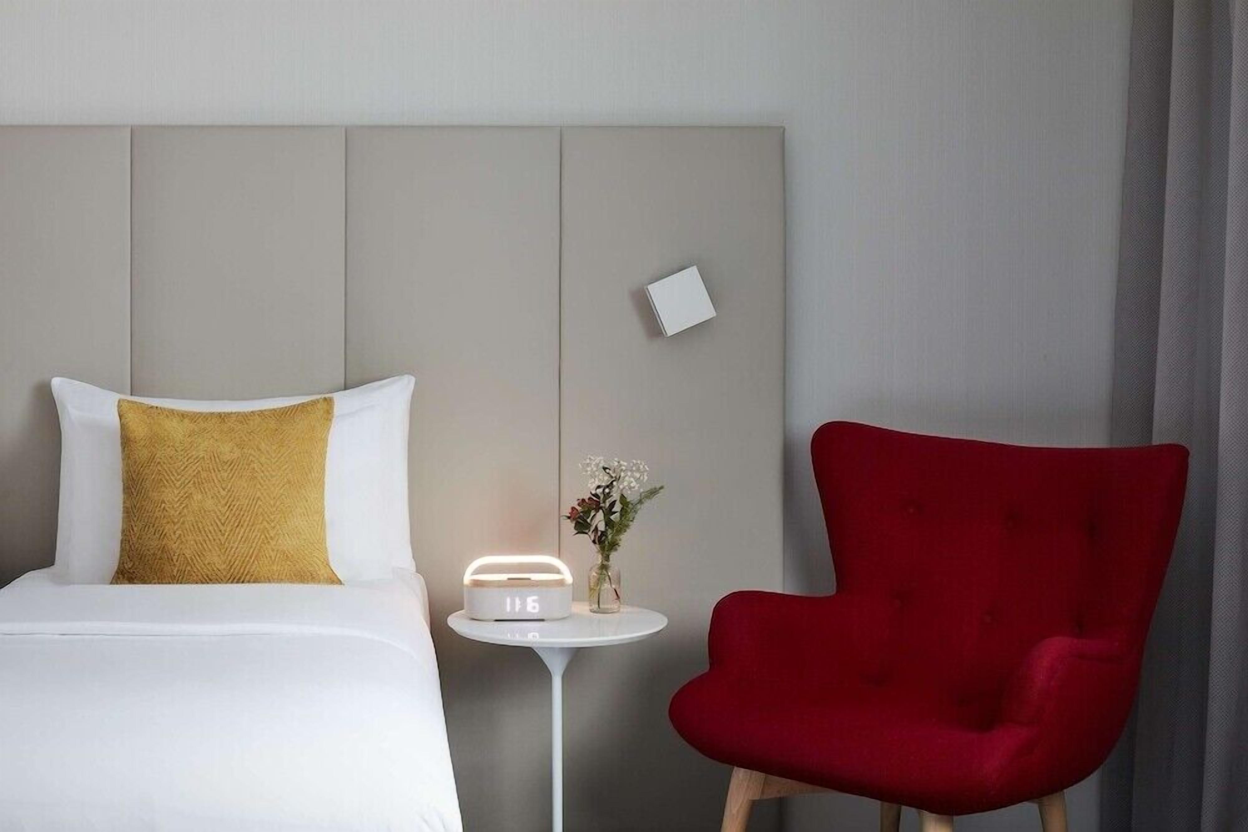 Ropa de cama hipoalergénica, colchones con acolchado adicional, minibar