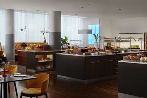 Petit déjeuner buffet servi tous les jours en supplément