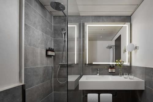 Articles de toilette écologiques, sÚche-cheveux, serviettes fournies