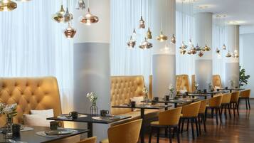 Tägliches Frühstücksbuffet gegen Gebühr