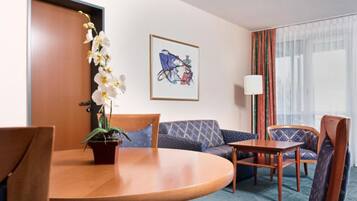 Suite, 1 Double Bed with Sofa bed, Balcony (Separate Living Area) | Premium bedding, in-room safe, desk, laptop workspace