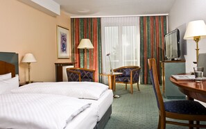 Premium bedding, in-room safe, desk, laptop workspace