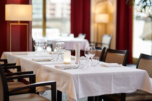 Lunsj og middag serveres