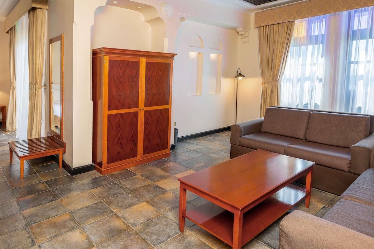 1 bedroom, premium bedding, down duvets, minibar