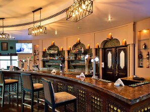2 bares, bar junto a la piscina, bar en la playa