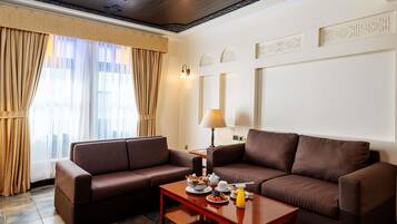 Daily continental breakfast (BHD 10 per person)