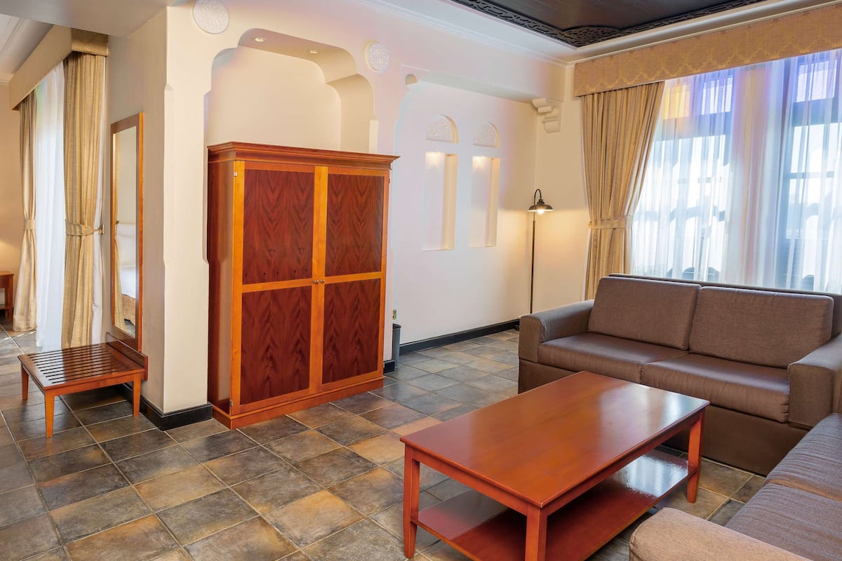 Premium bedding, down duvets, minibar, in-room safe