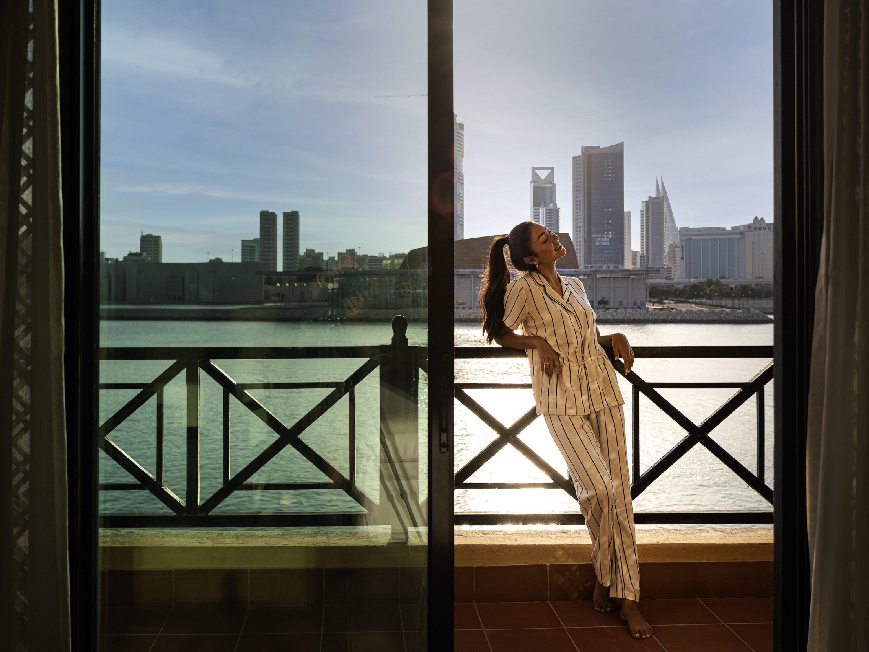 Ropa de cama de alta calidad, cubrecamas y minibar 