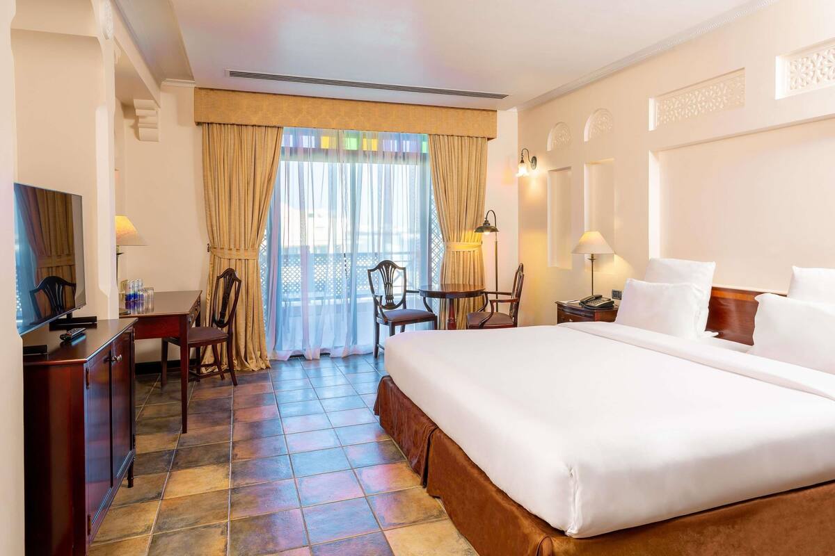 Premium bedding, down duvets, minibar, in-room safe