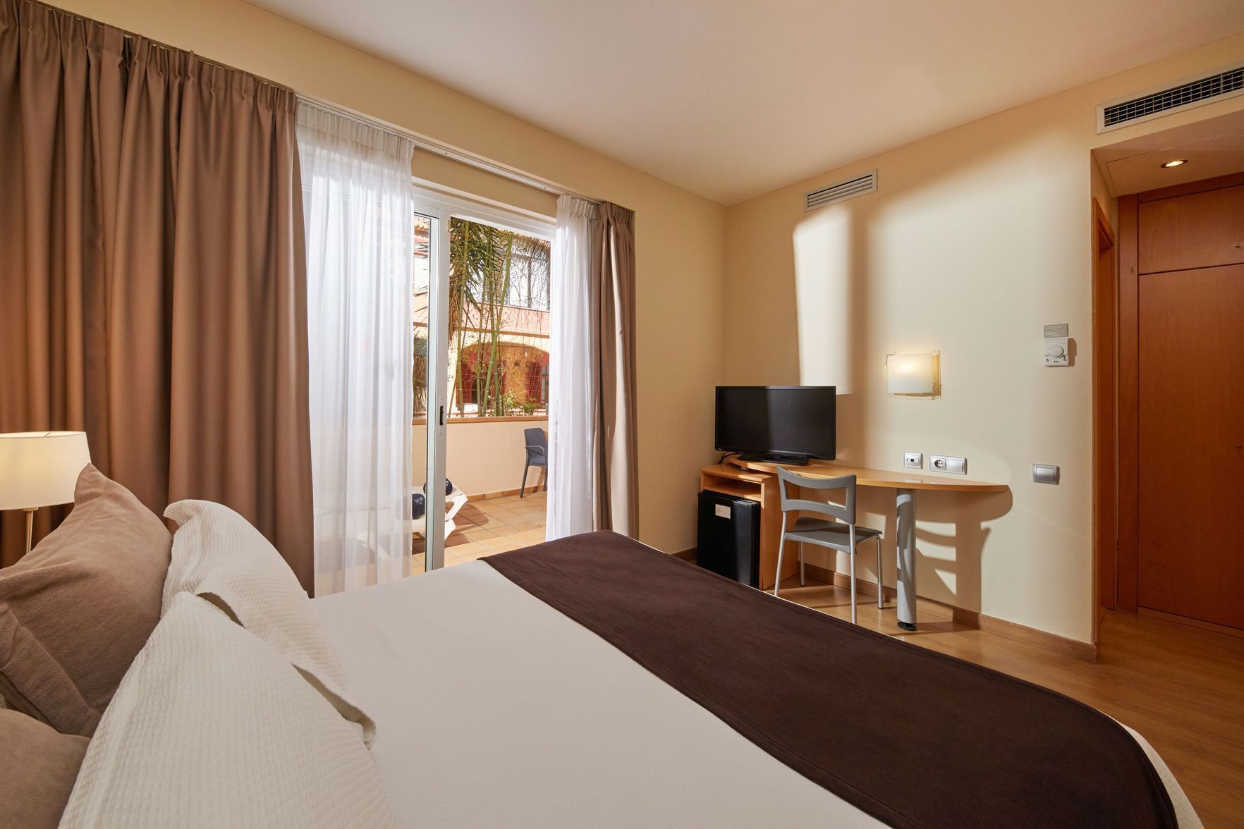 Hypo-allergenic bedding, down duvets, minibar, in-room safe
