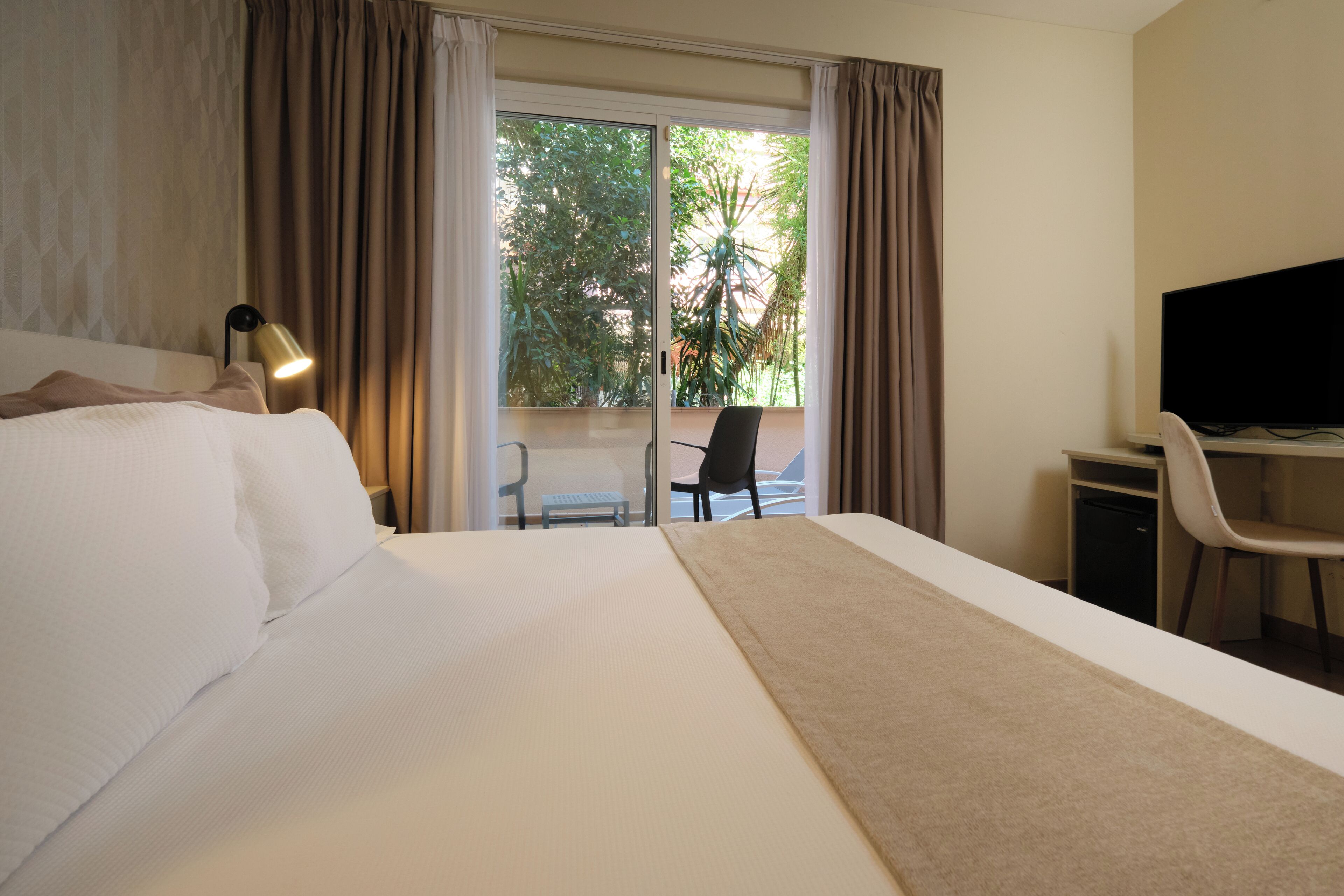 double or twin room, terrace | hypo-allergenic bedding, down duvets, minibar, in-room safe