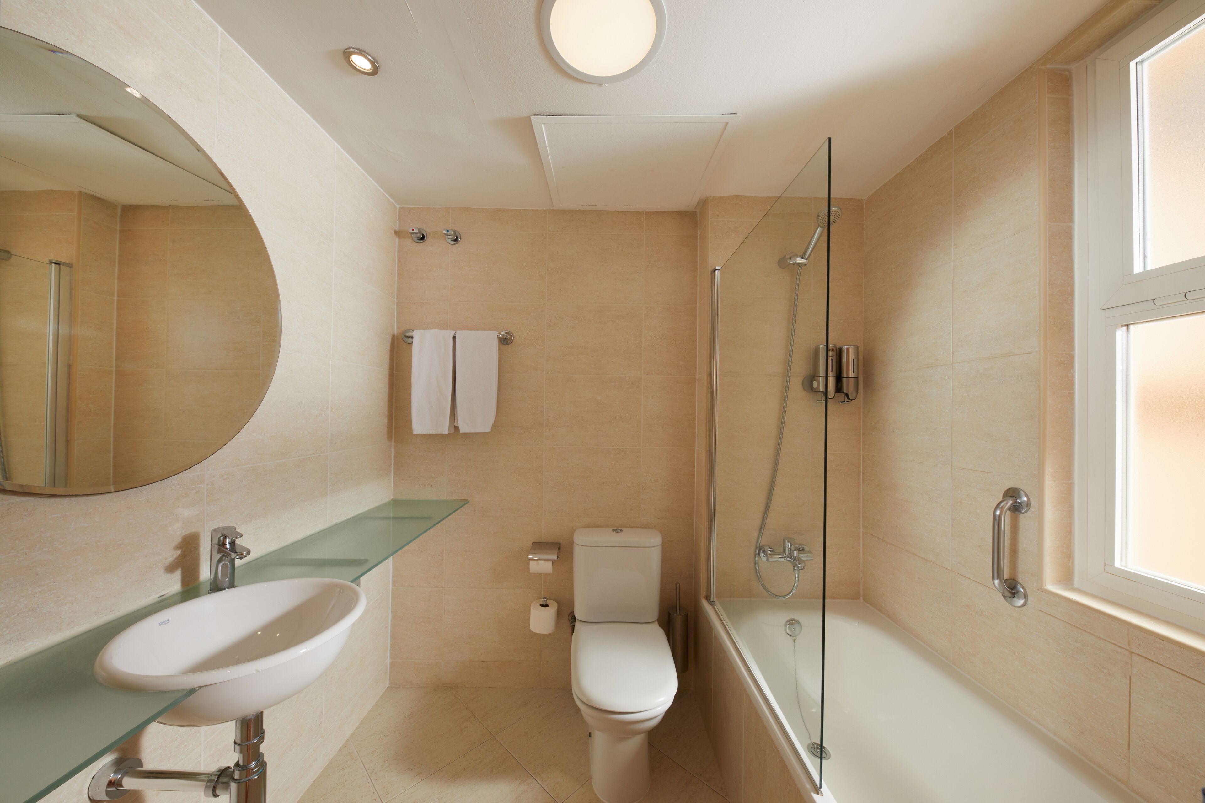 superior room, balcony, sea view | bathroom | deep-soaking bathtub, eco-friendly toiletries, hair dryer, towels