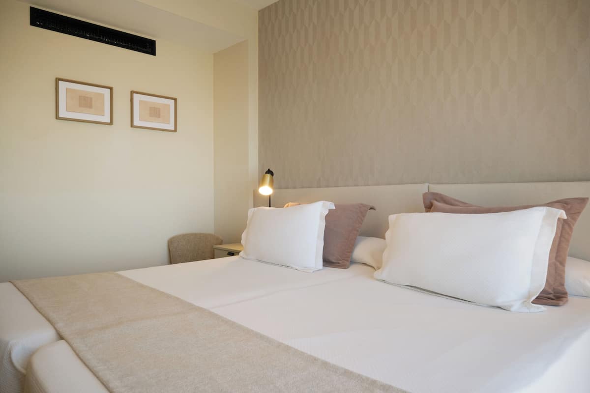 1 bedroom, hypo-allergenic bedding, down duvets, minibar