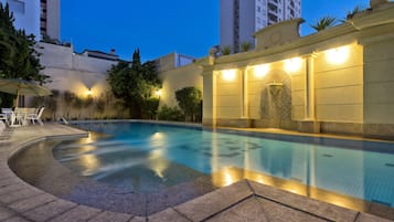 Outdoor pool, pool loungers