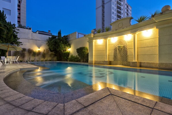 Outdoor pool, open 9:00 AM to 6:00 PM, pool loungers