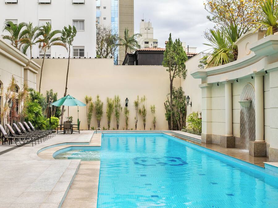 Exercise/lap pool