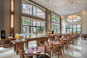 Daily buffet breakfast (BRL 62 per person)