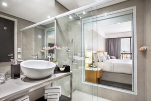 Grand Premium Queen | Banheiro | Chuveiro, chuveiro com efeito de chuva