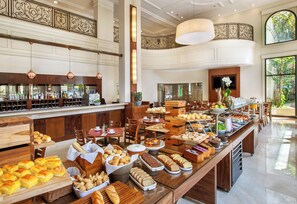 Petit déjeuner buffet (62 BRL par personne)