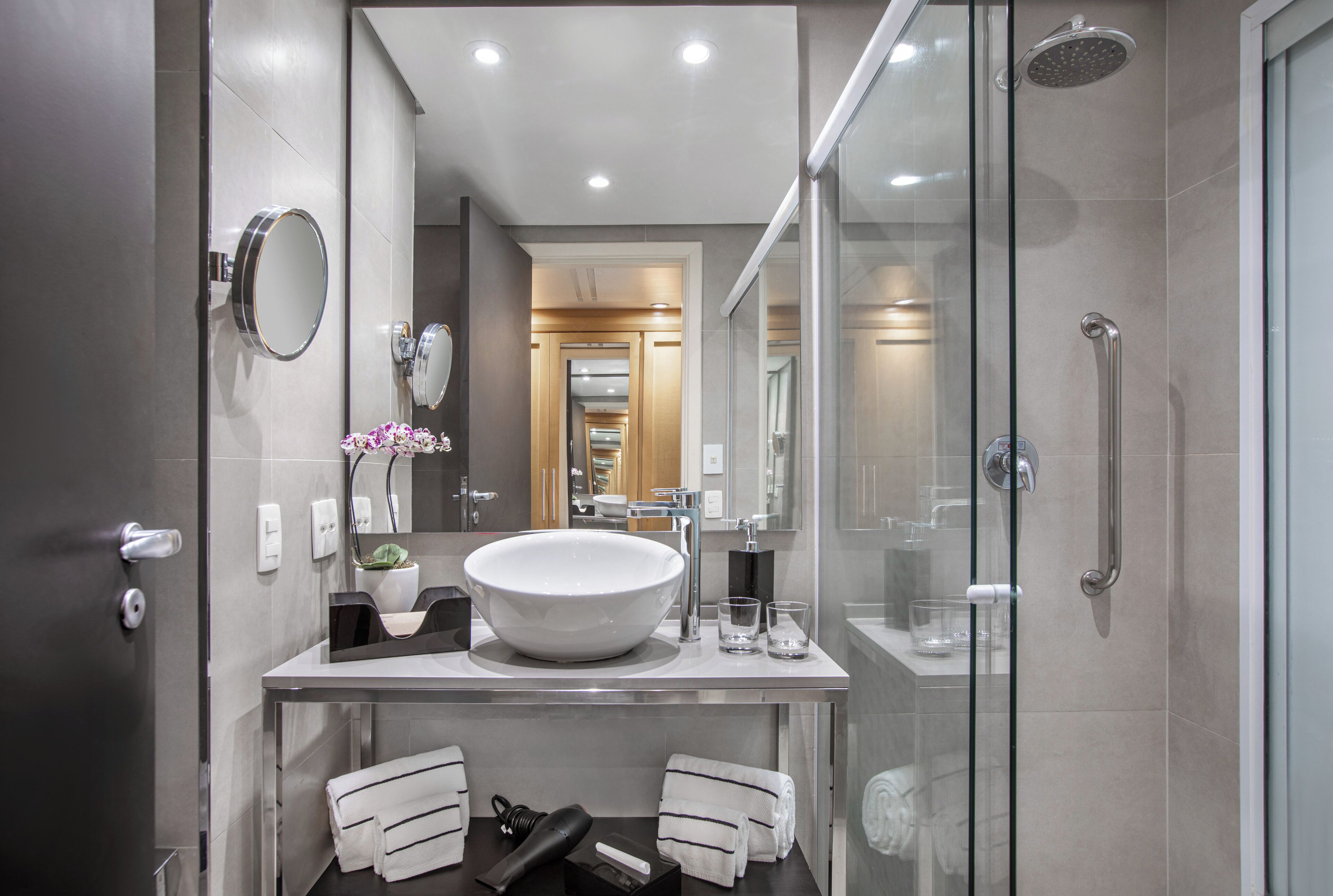 grand premium queen | bathroom | shower, rainfall showerhead, eco-friendly toiletries, hair dryer