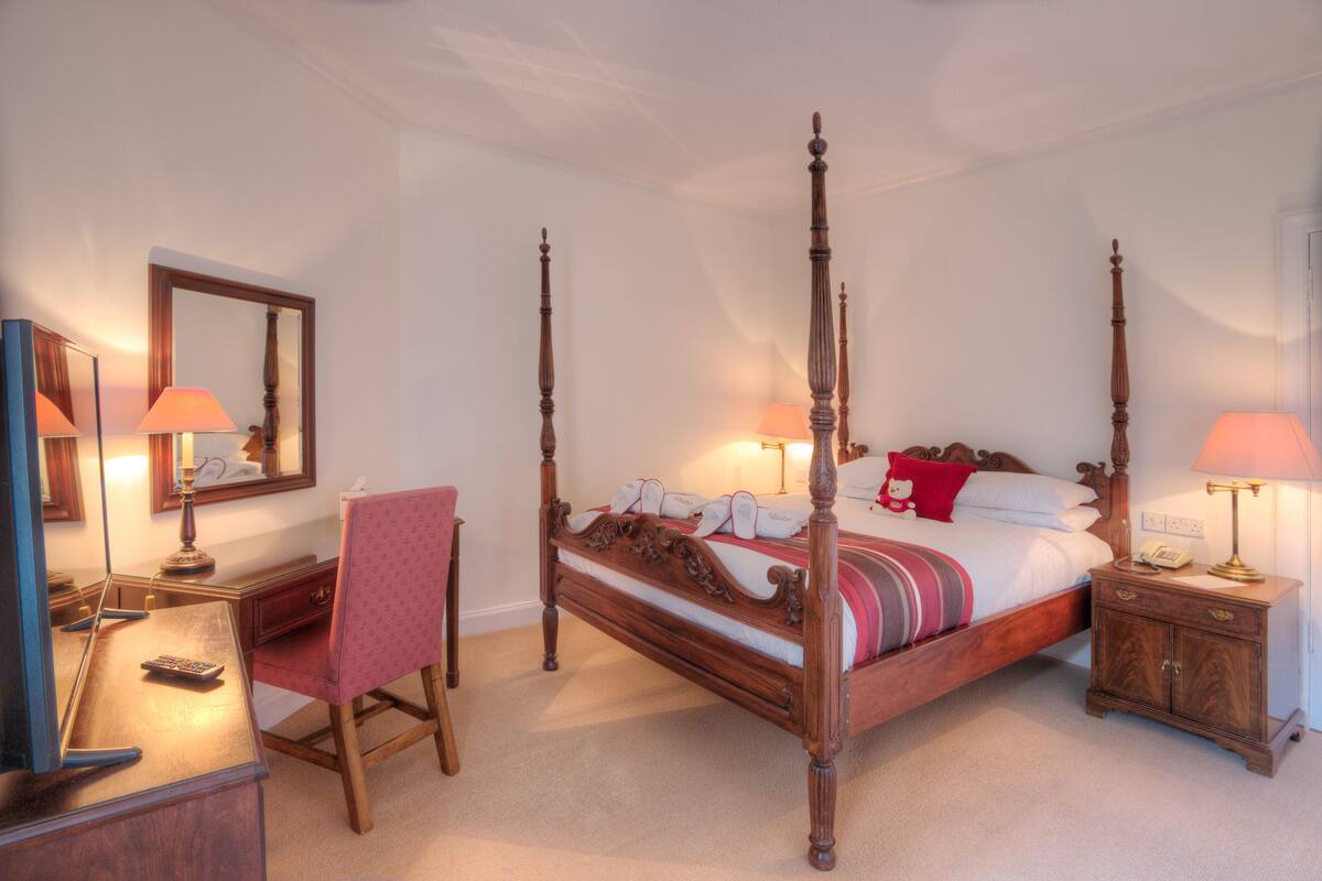 Suite | In-room safe, iron/ironing board, free WiFi, bed sheets