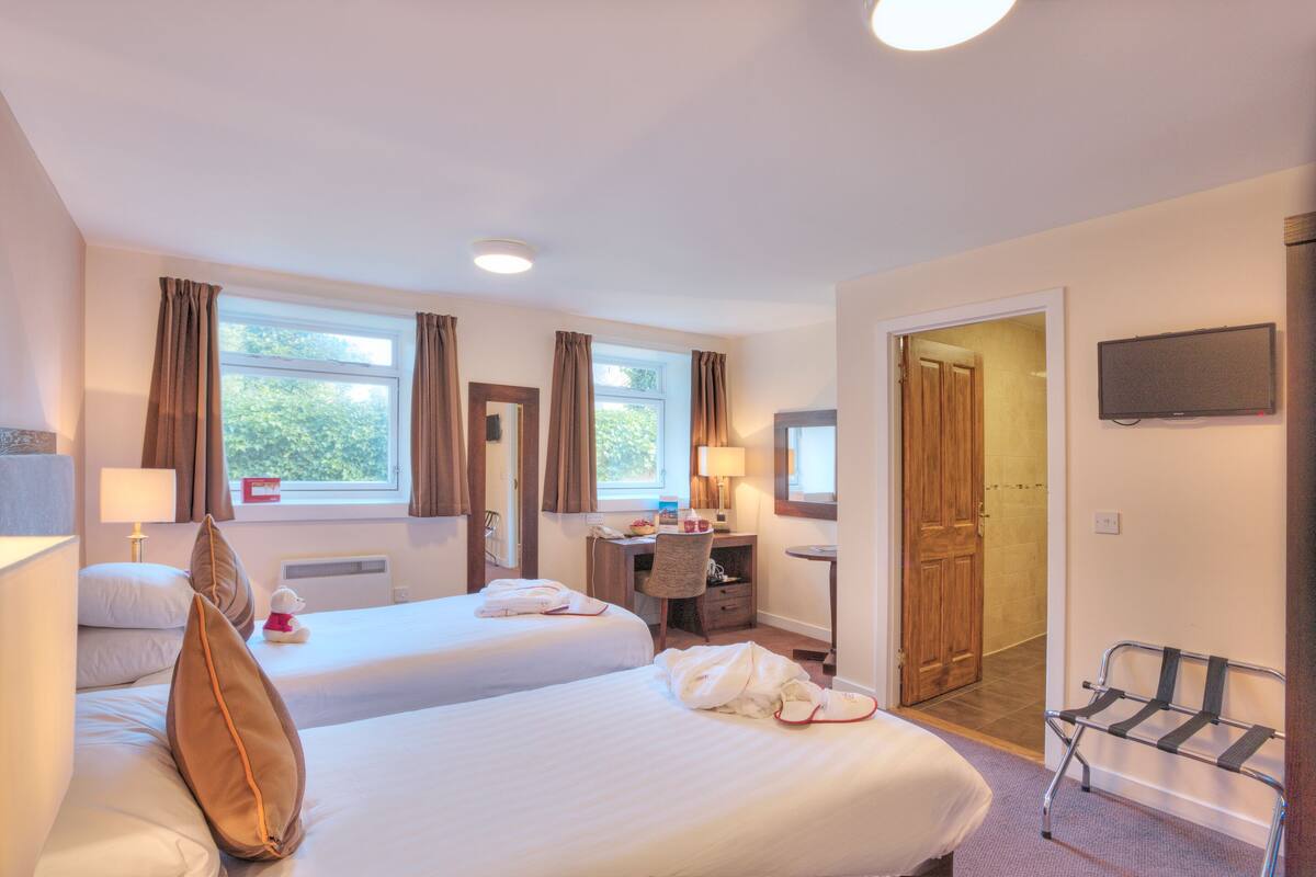 standard twin room, 2 single beds | view from room