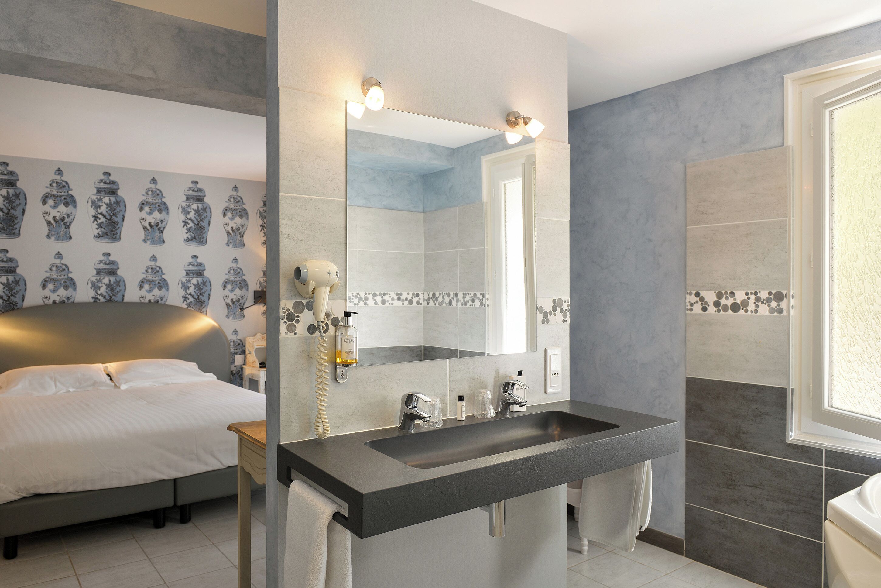 executive double room, 1 queen bed | 1 bedroom, desk, soundproofing, free cots/infant beds