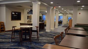 Tägliches inbegriffenes kontinentales Frühstück