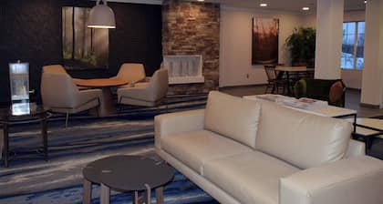 Fairfield Inn and Suites by Marriott Youngstown Austintown