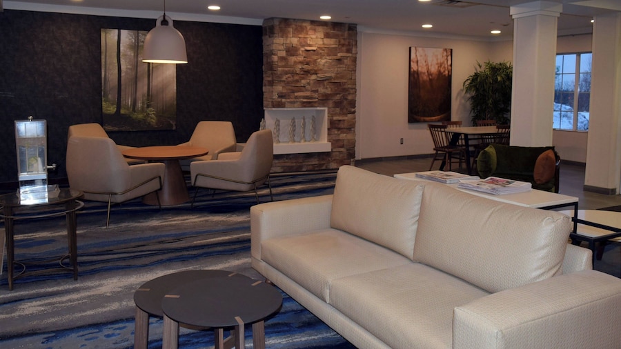 Fairfield Inn and Suites by Marriott Youngstown Austintown
