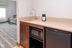 Suite, 1 King Bed, Non Smoking | Premium bedding, in-room safe, desk, blackout drapes