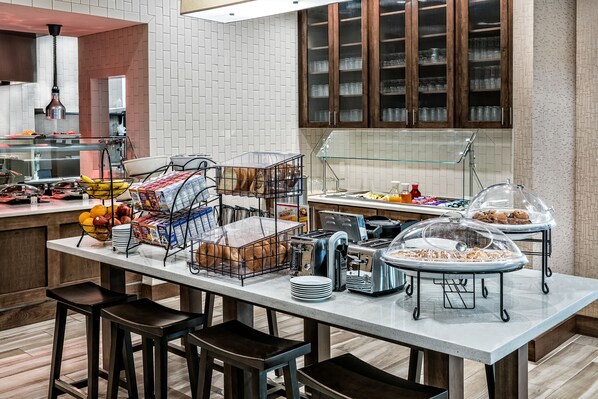 Free daily buffet breakfast - Hampton Inn & Suites San Marcos (San Marcos)