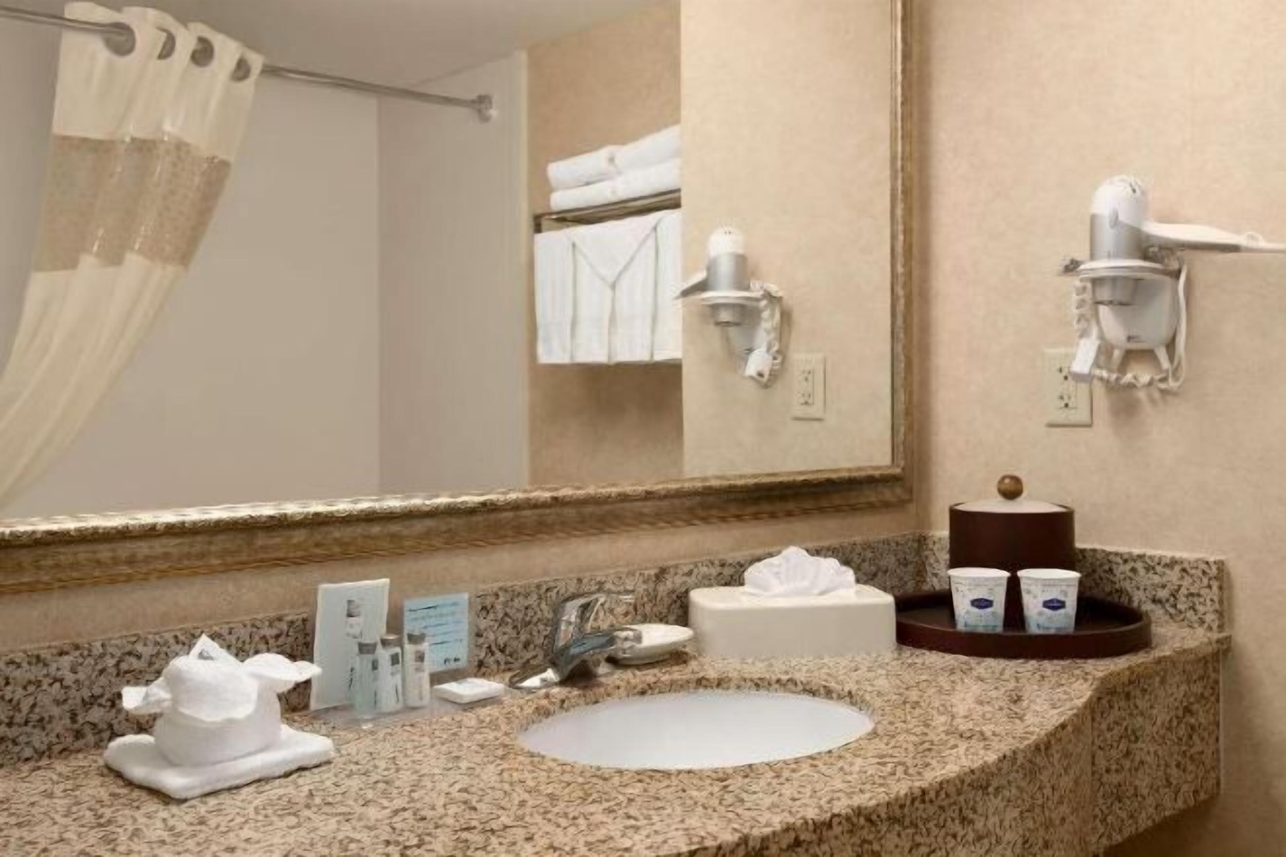 Bathroom | Free toiletries, hair dryer, towels