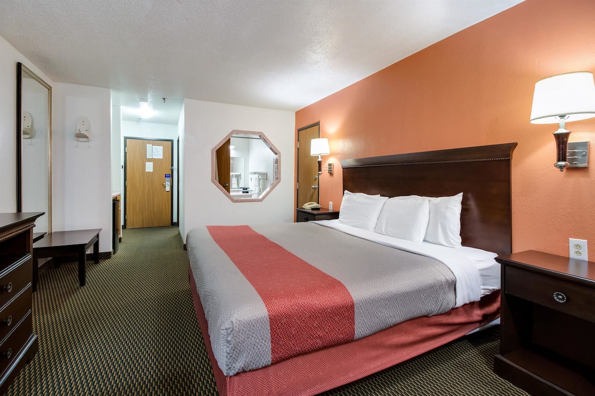 Desk, iron/ironing board, free WiFi, bed sheets