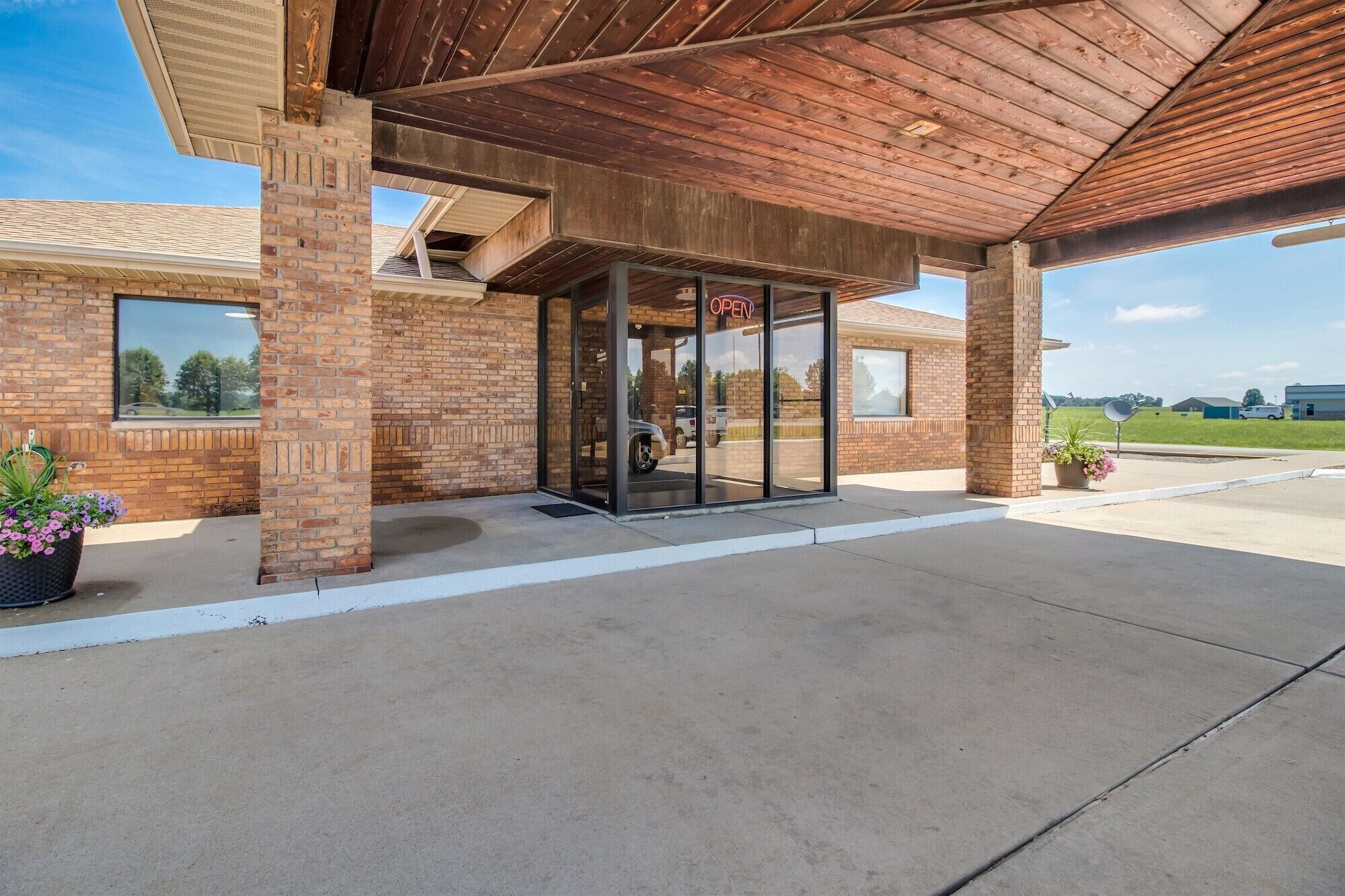 المنشأة من الخارج