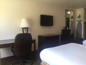 โต๊ะทำงาน, เตารีด/โต๊ะรีดผ้า, Wi-Fi ฟรี, ผ้าปูที่นอน