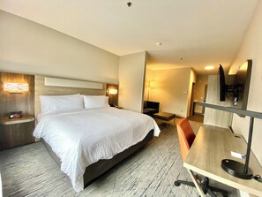 Premium Room | Pillowtop beds, in-room safe, desk, blackout drapes - Holiday Inn Express & Suites Elyria by IHG (Elyria)