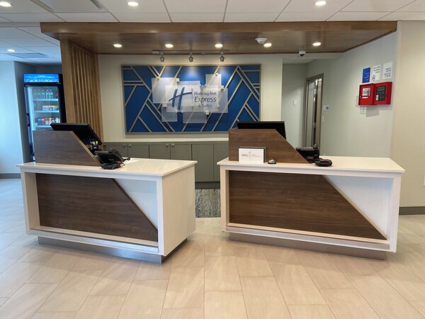 Holiday Inn Express & Suites Elyria By Ihg - Oberlin, OH