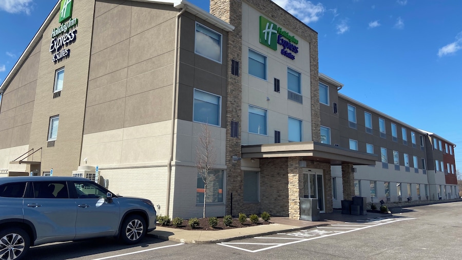Holiday Inn Express & Suites Elyria by IHG